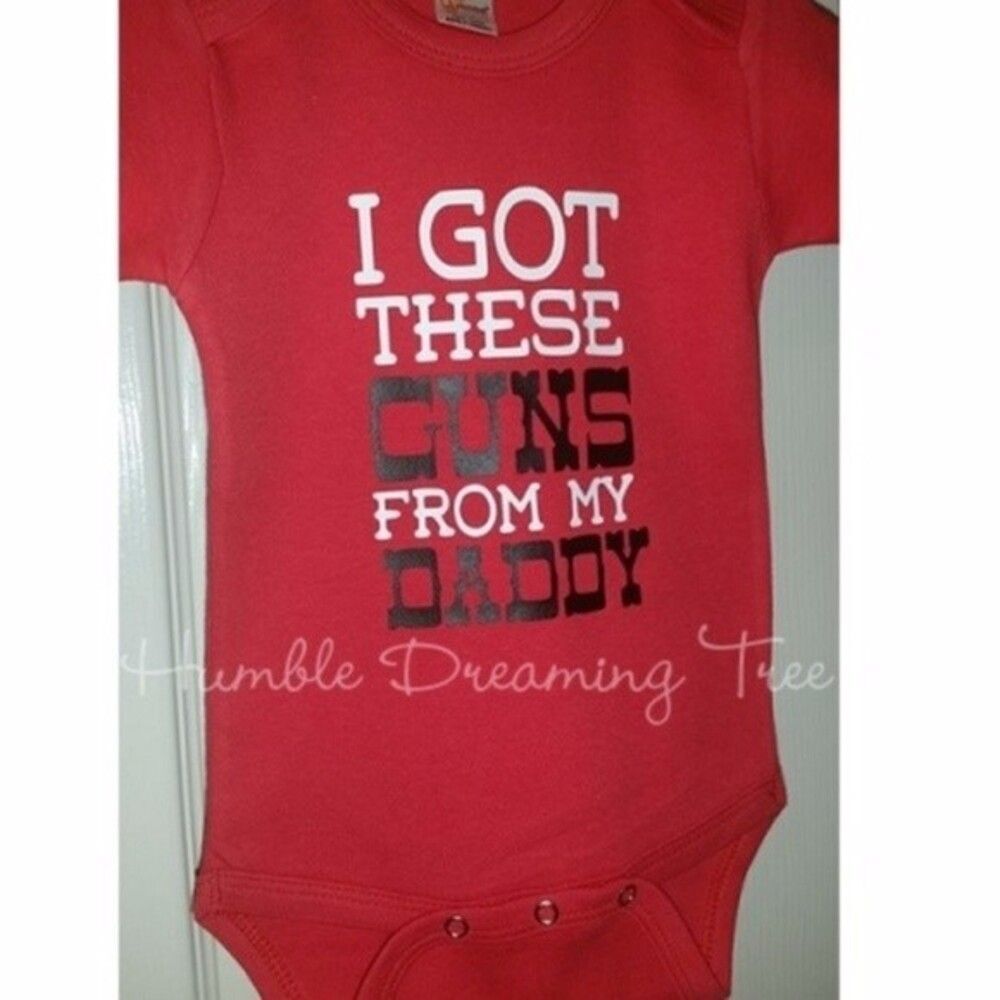 3-6 Mo Baby Onesie FUNNY BRAND NEWI Got These Guns from my Daddy